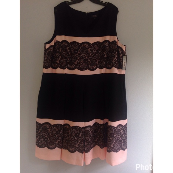 ⛔️SOLD⛔️Tahari lace print fit and flare dress - Picture 2 of 3