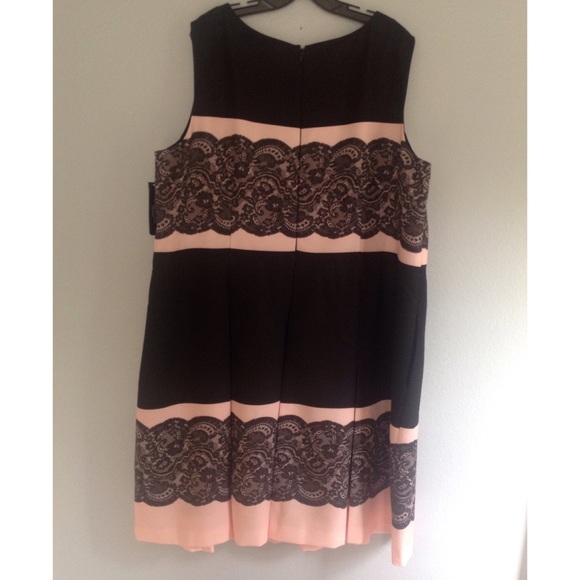 ⛔️SOLD⛔️Tahari lace print fit and flare dress - Picture 3 of 3