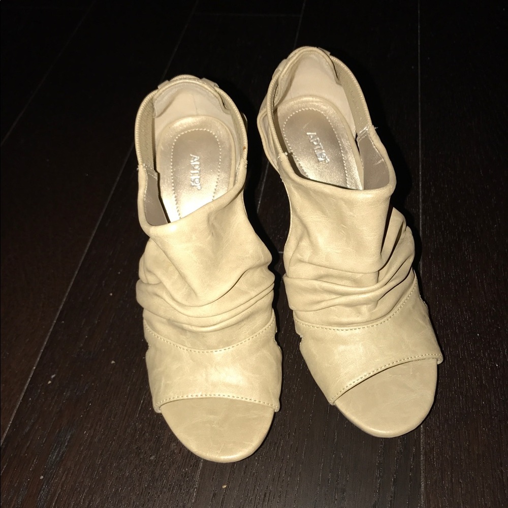 Women's ankle booties.