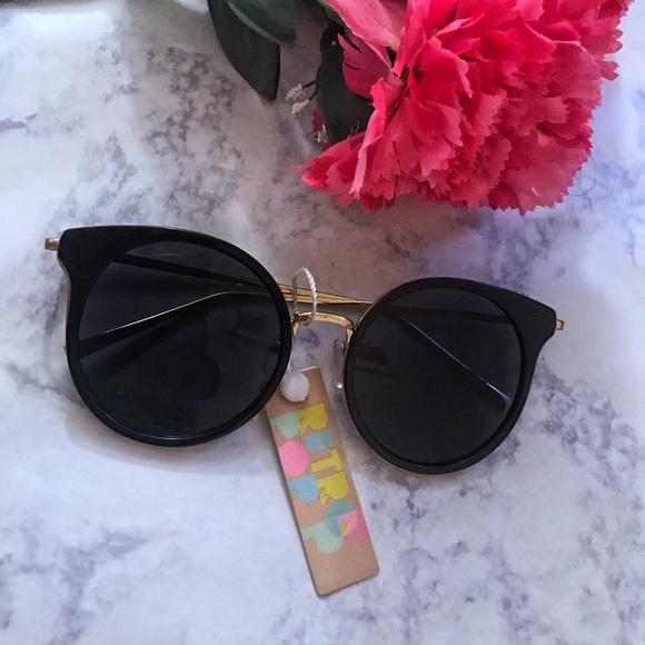 B1G1! Round Cat Eye Reflective Sunglasses - Picture 5 of 8