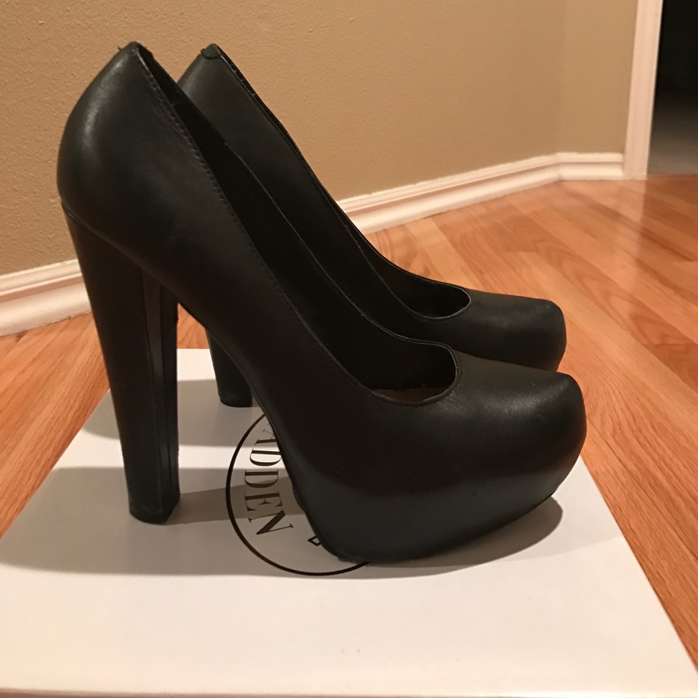 Steve Madden "Danitty" Pumps. GUC. Leather 8.5