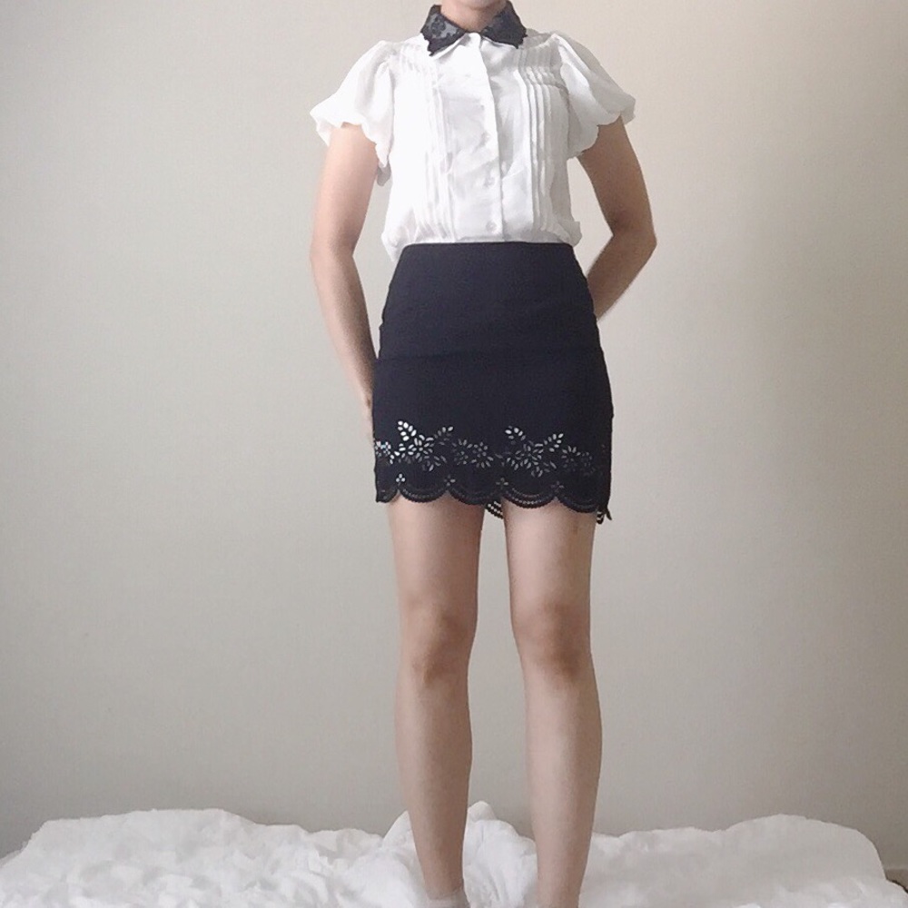 NEW black scalloped hem H skirt