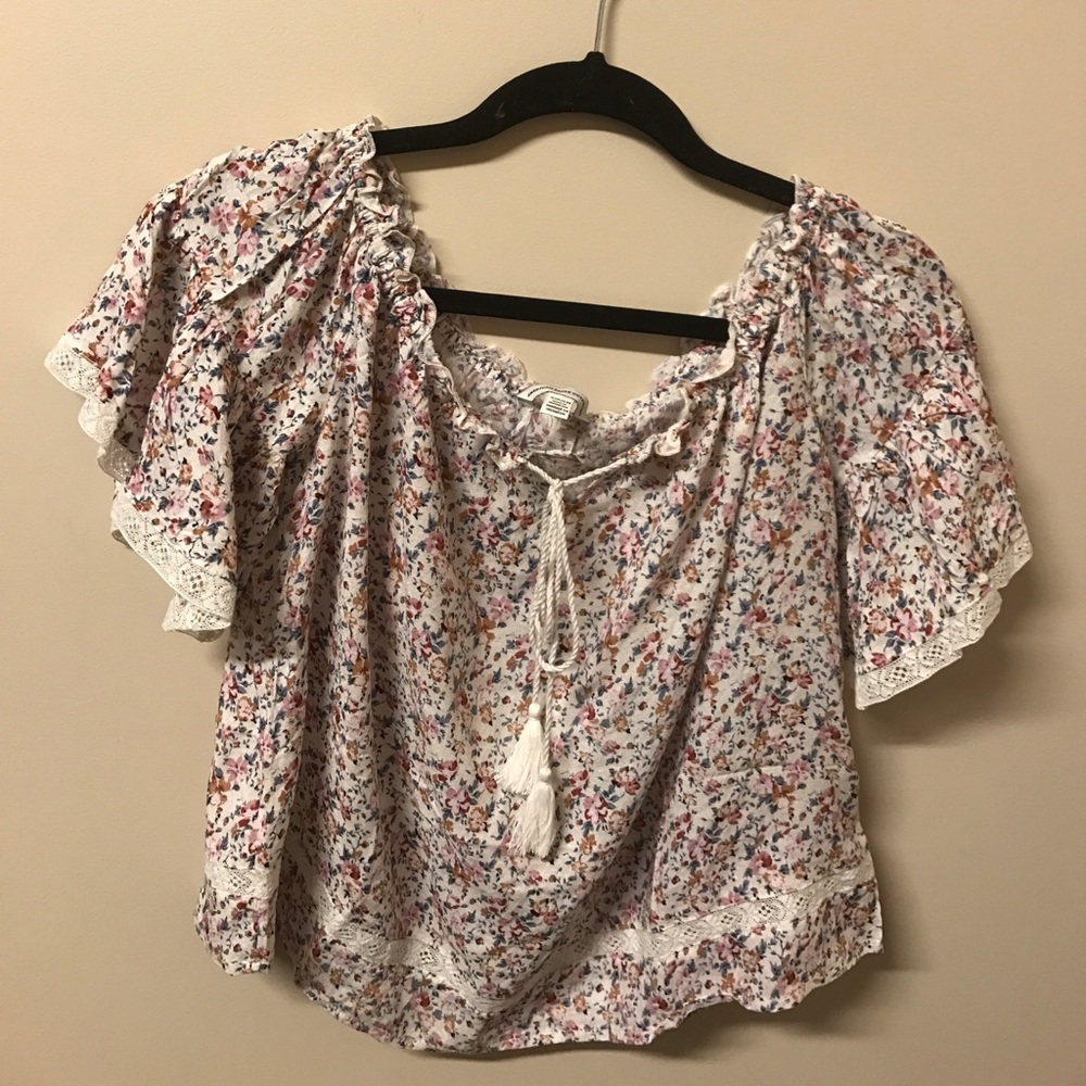 Cute country feel loose top
