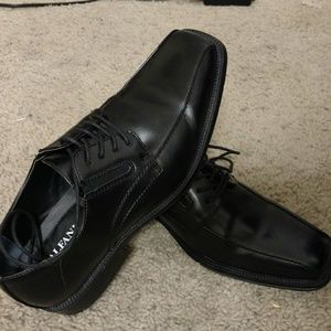 Black dress shoes