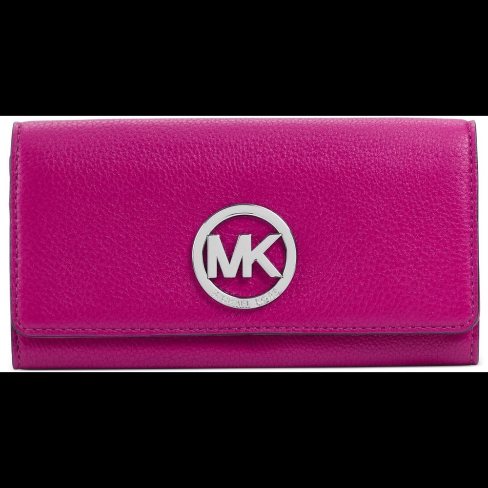 🛍Michael Kors Fushia Wallet🎀