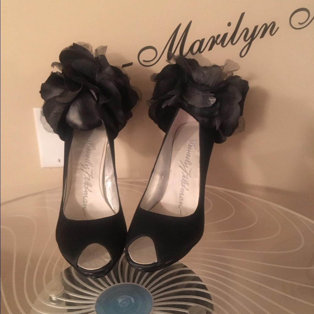 Beverly Feldman Bouquet Pumps 8 1/2