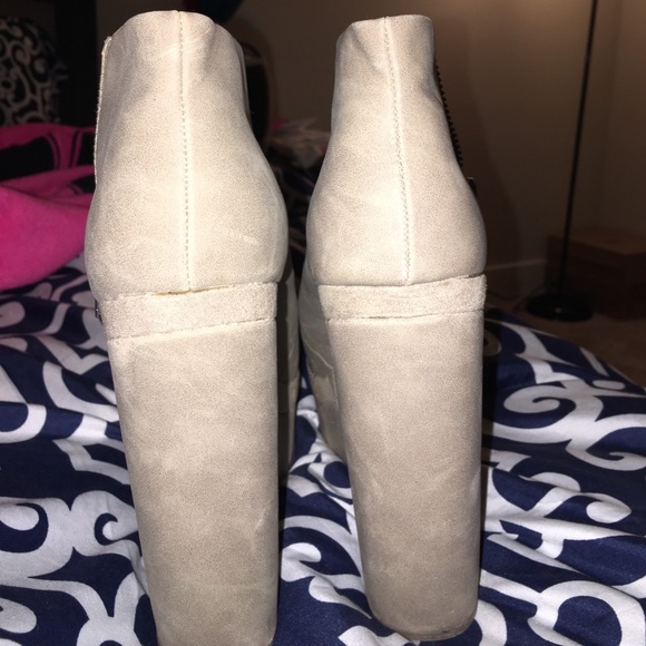 Chunky bootie. - Picture 2 of 5