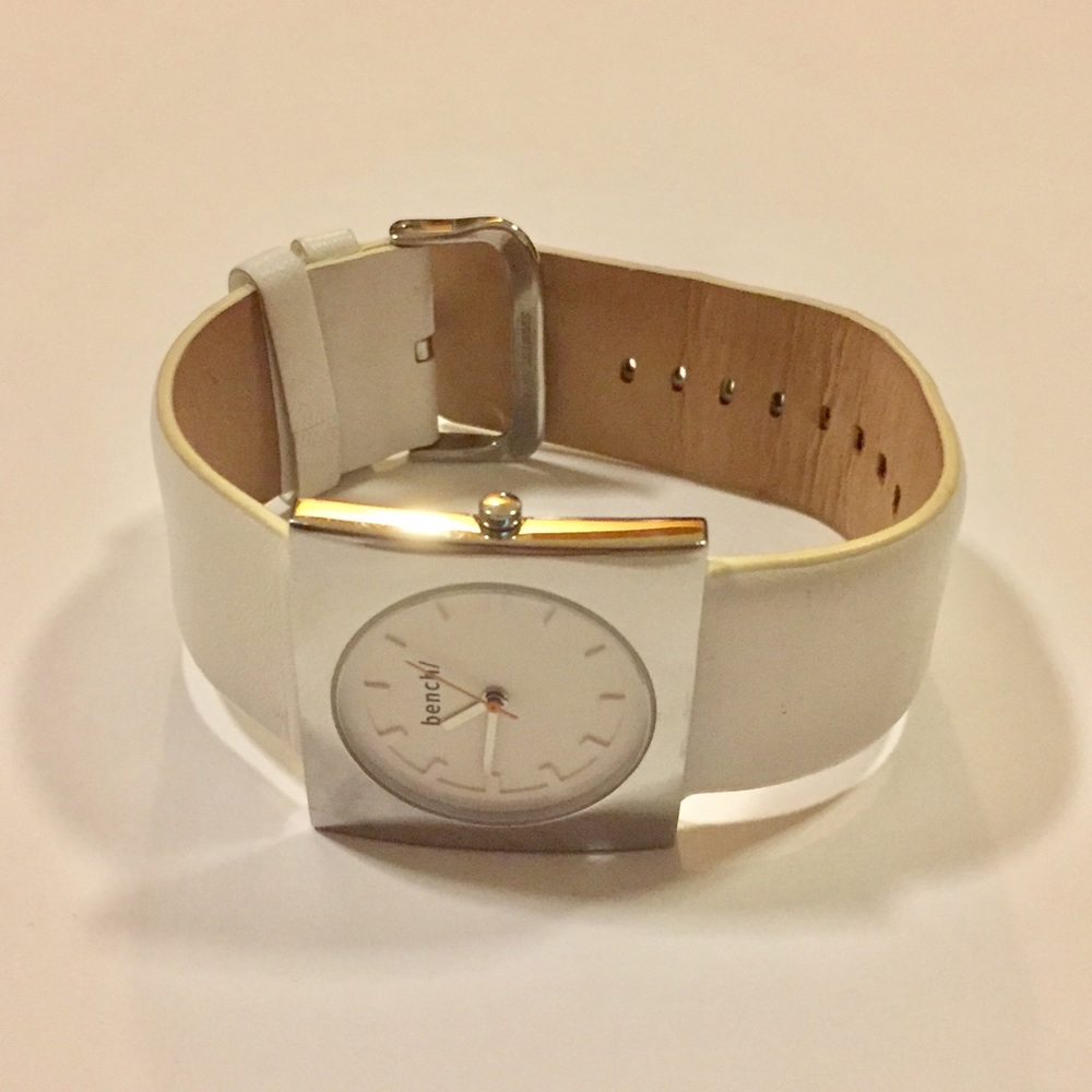 Watch - Picture 2 of 4