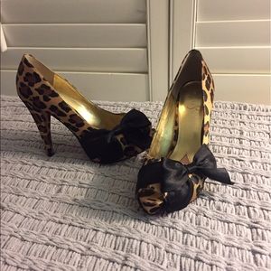 Leopard heels with black bow!