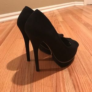 Aldo Black Suede Zipper Detail Pumps. EUC. 🔥🔥