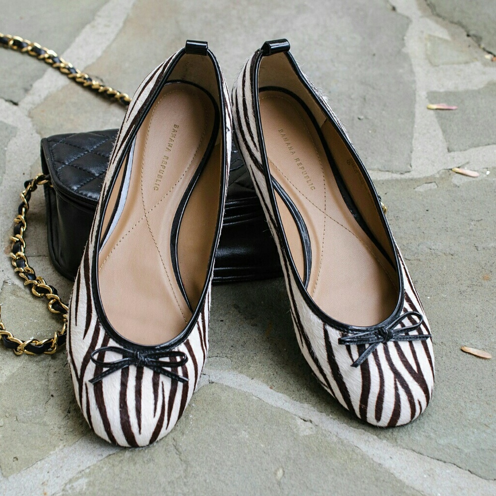 BANANA REPUBLIC . Brown and white calf hair . 7
