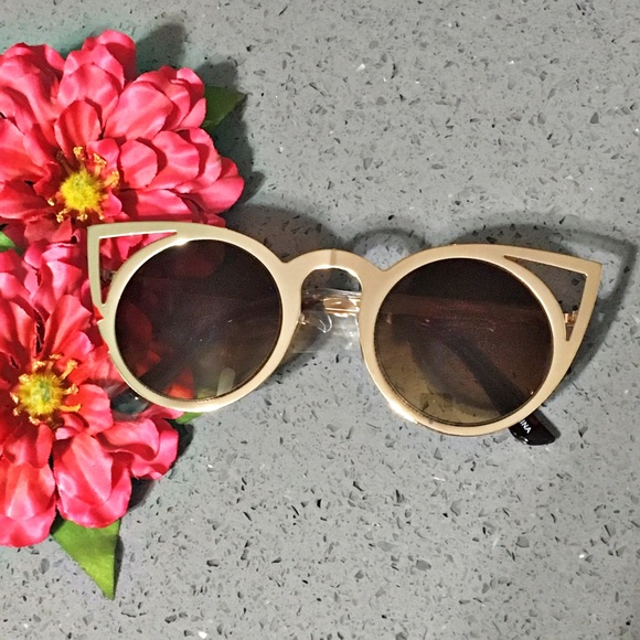 Gold "Invader" dupe Cut Out Cat Eye Sunnies - Picture 2 of 3