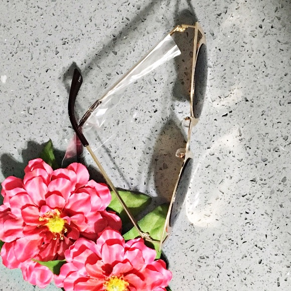 Gold "Invader" dupe Cut Out Cat Eye Sunnies - Picture 3 of 3