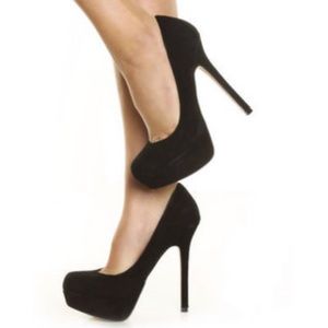 Steve Madden Black Suede "Bevv" Pumps. EUC. 8.5