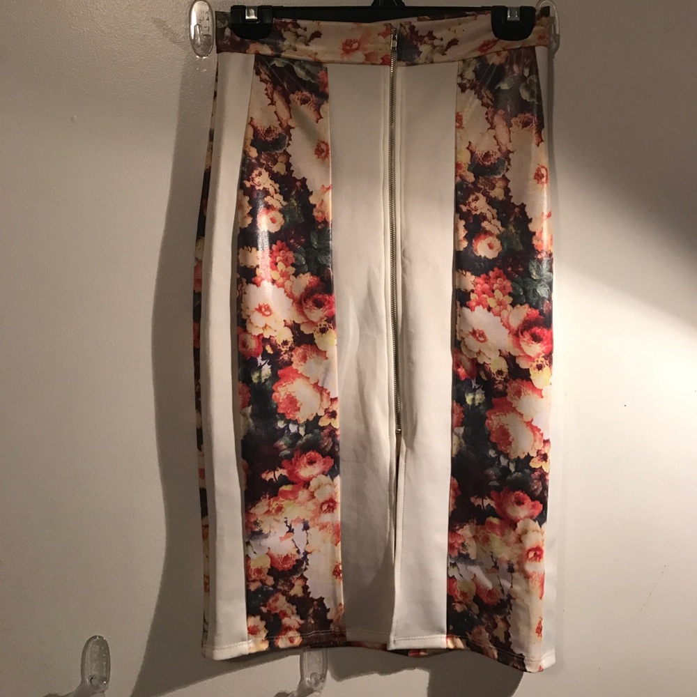 NWOT Floral Front Zipper Midi Skirt