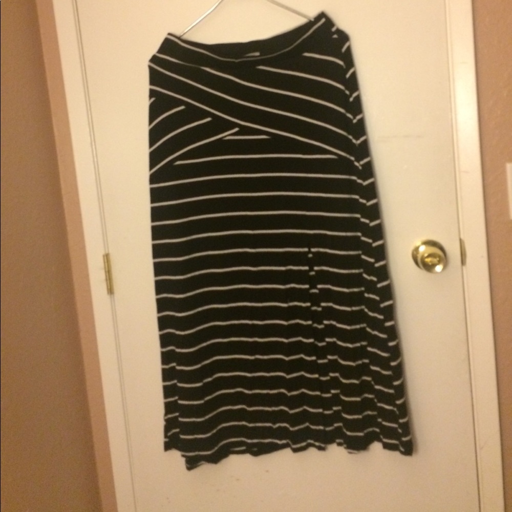 Black and white maxi skirt with a side slit