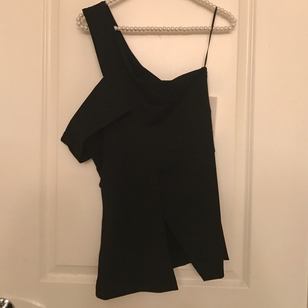 Sophisticated One-Shoulder Tobi Top
