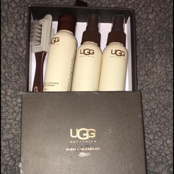 UGGS - Picture 3 of 3