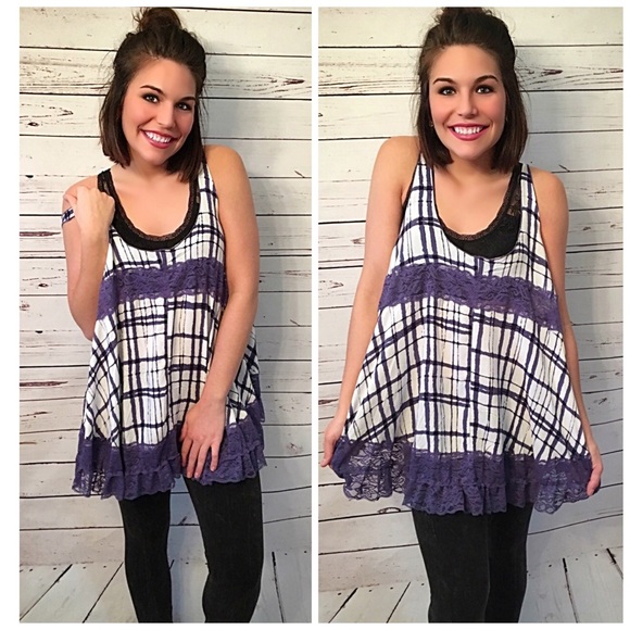 Oversized Periwinkle blue lace inlay tunic! - Picture 3 of 4