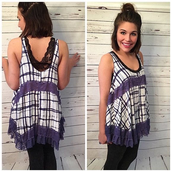 Oversized Periwinkle blue lace inlay tunic! - Picture 4 of 4