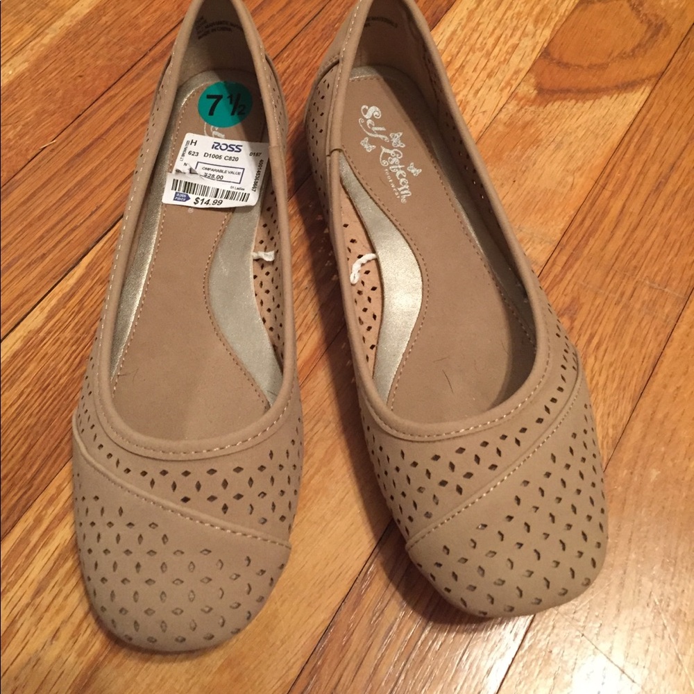 Tan flats