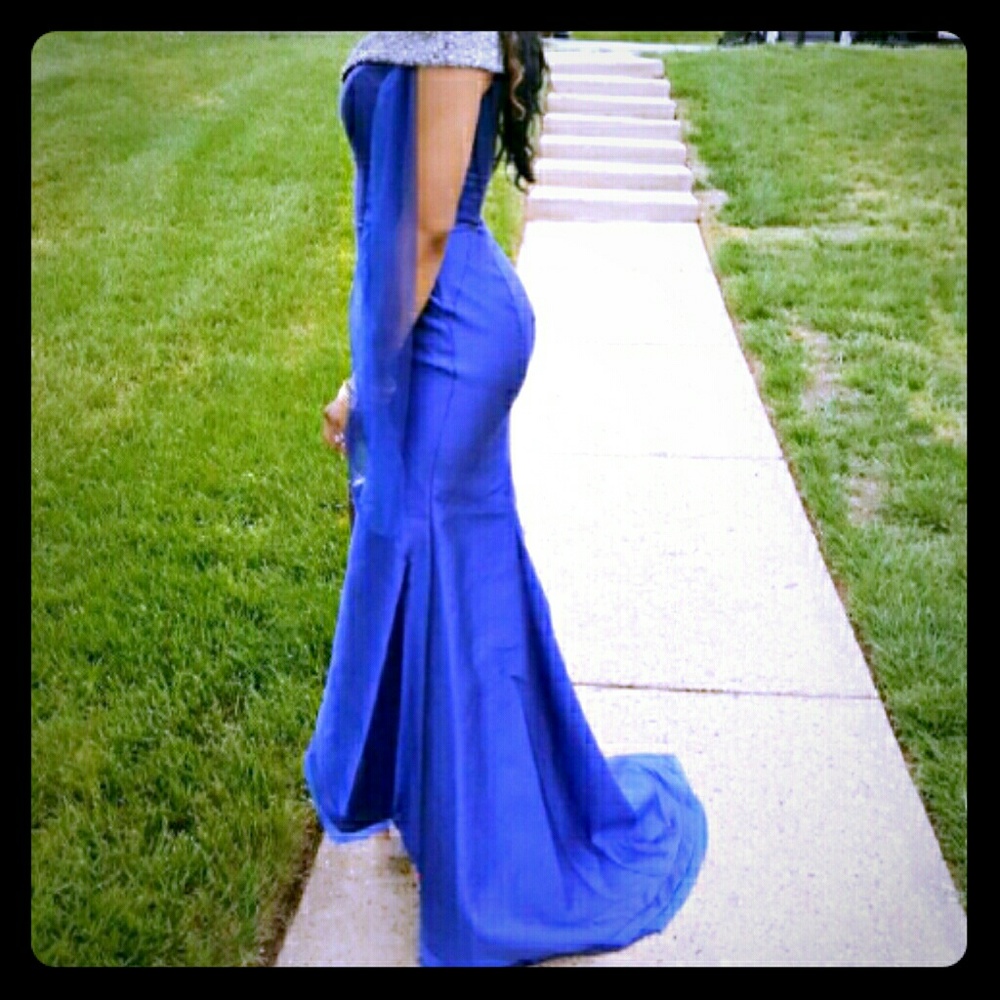Dress - Picture 2 of 4