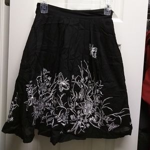 Forever 21 flower embroidered black white skirt xs