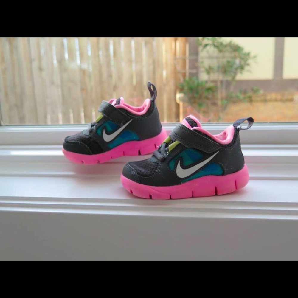 Kids Nike Tennis Shoes Size 4
