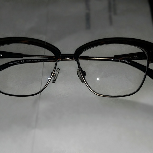 William Morris _ Made in England_ Classic Leon_