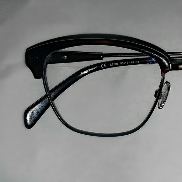 William Morris _ Made in England_ Classic Leon_
