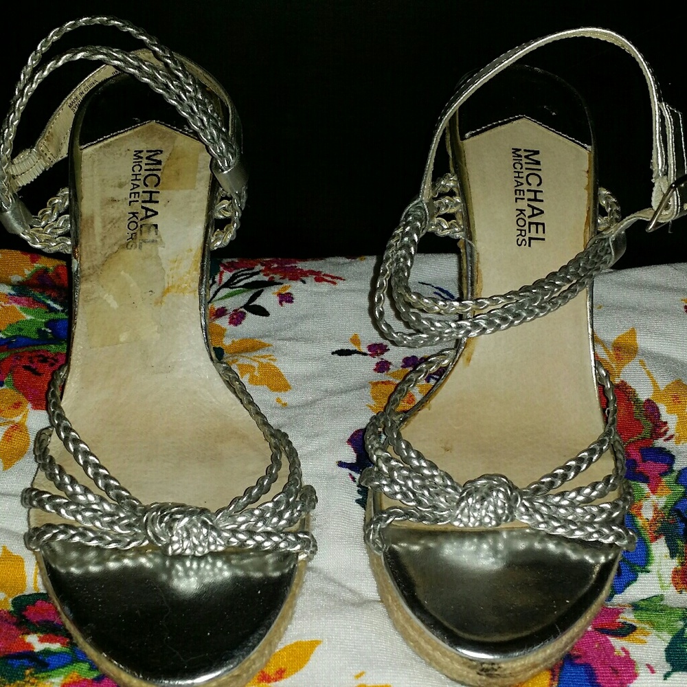 Original MK. Amazing strappy wedges !!!