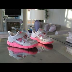 Kids Nike Size 9 Tennis Shoes