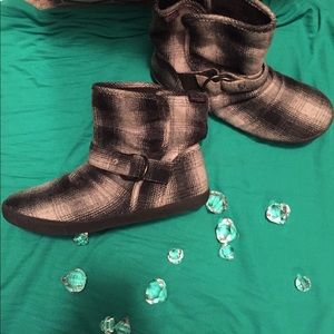 Size 8; Brand new Blowfish boots!