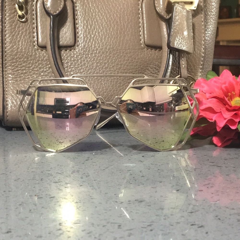 Rose Gold Hexagon Aviator Mirrored Lens Sunnies - Picture 3 of 4