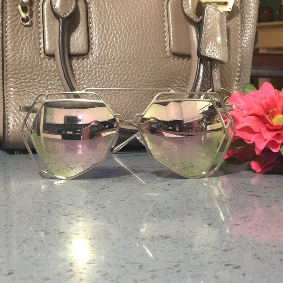 Rose Gold Hexagon Aviator Mirrored Lens Sunnies - Picture 3 of 4