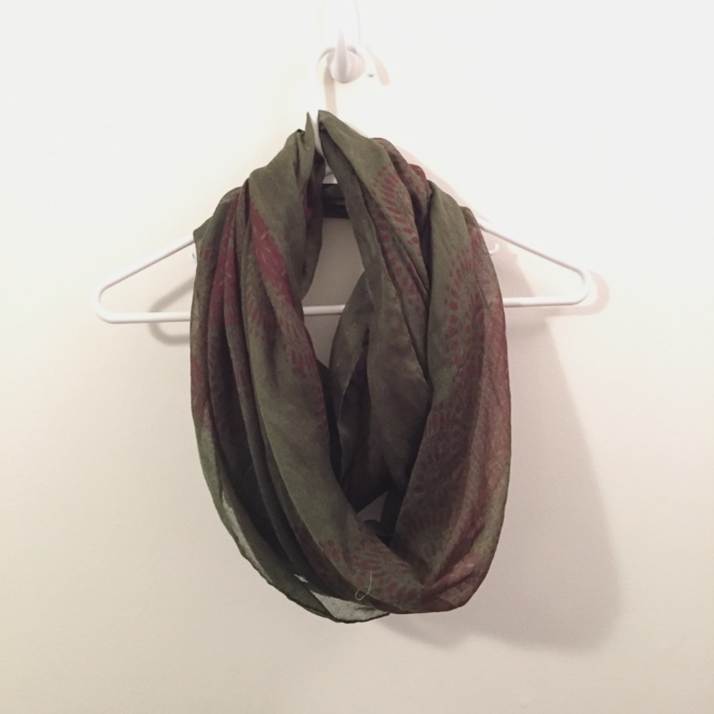 Lou Lou dark green scarf
