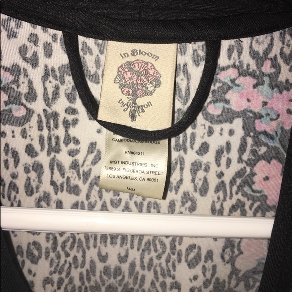 *SOLD on M** In bloom robe - Picture 2 of 3