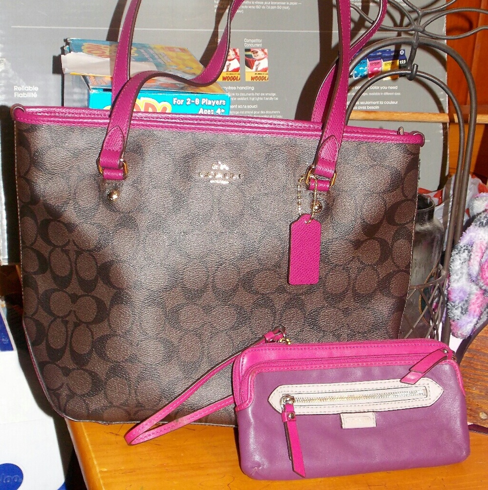 *TRADED OFF SITE* Coach city zip tote and wristlet