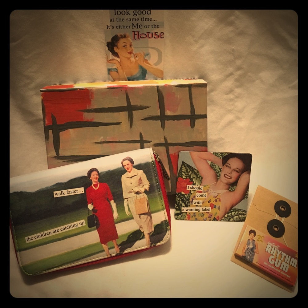 Vintage Housewives Zip Around Wallet + extras