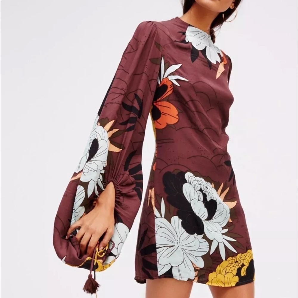 💥Last one!💥 Lola Songbird Bell Sleeve Dress - Picture 2 of 8