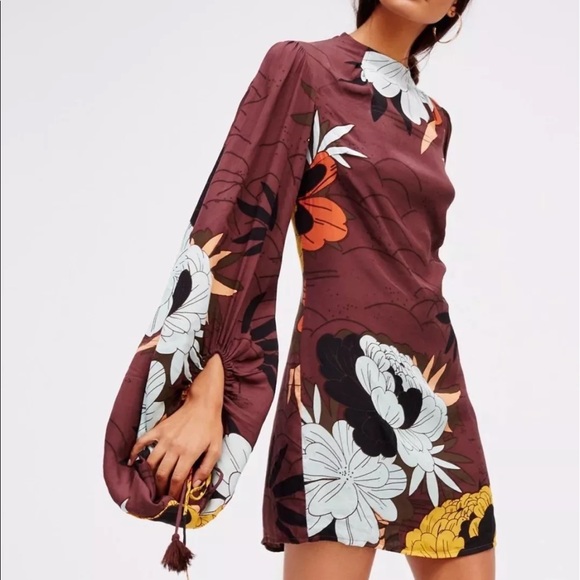 💥Last one!💥 Lola Songbird Bell Sleeve Dress - Picture 2 of 8