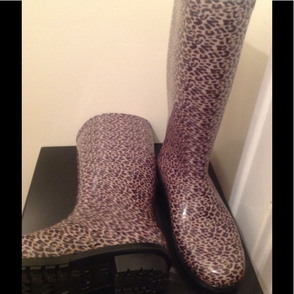 ONLY 1 left - New Ugg rain boots (authentic) - Picture 5 of 8