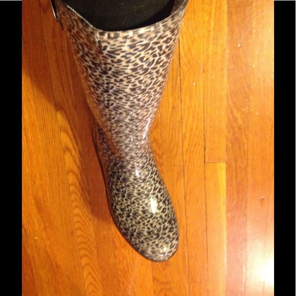 ONLY 1 left - New Ugg rain boots (authentic) - Picture 7 of 8