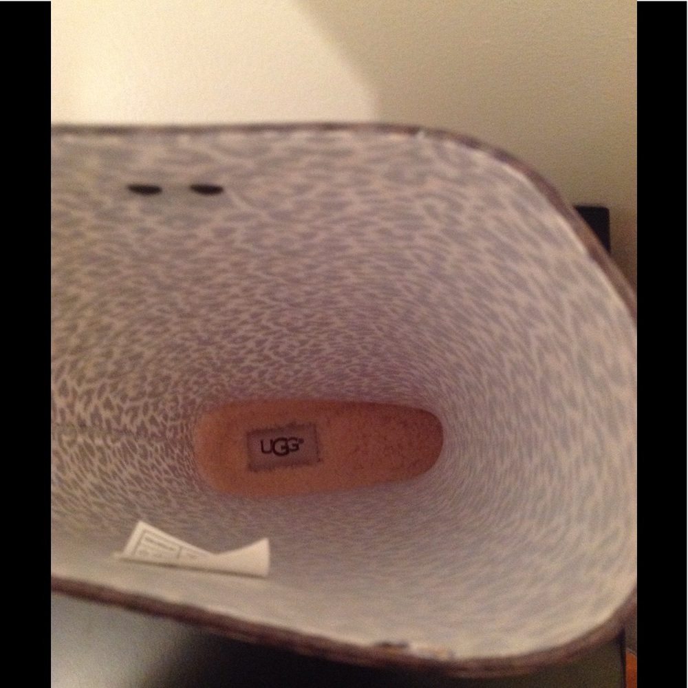 ONLY 1 left - New Ugg rain boots (authentic) - Picture 6 of 8