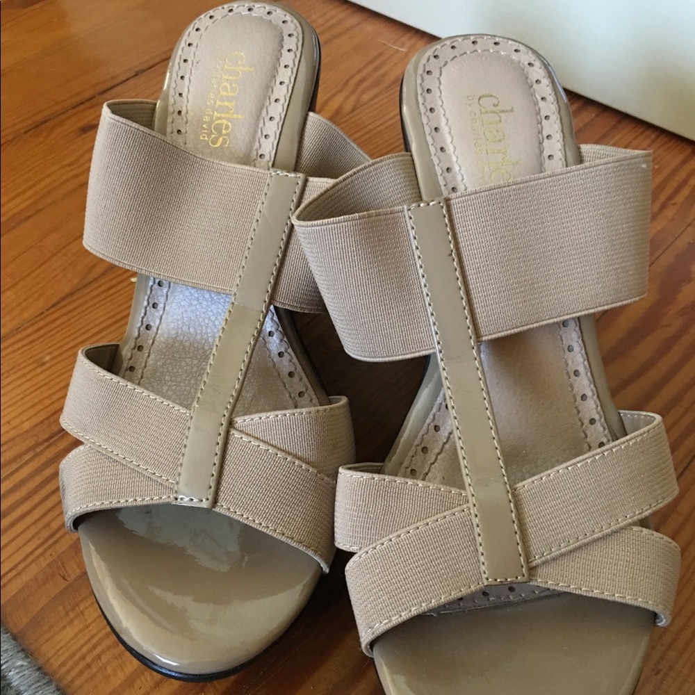 Size 5 1/2 Charles David tan nude wedges.