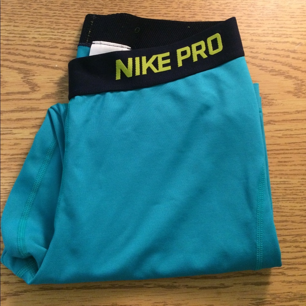 Nike Pro Capris