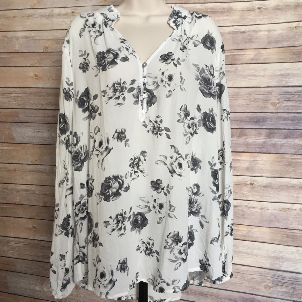 Plus Size Floral Blouse! NWT