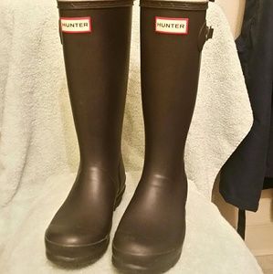 Girls size 6/ 37 Eu Matte Purple-fits a Women's 7