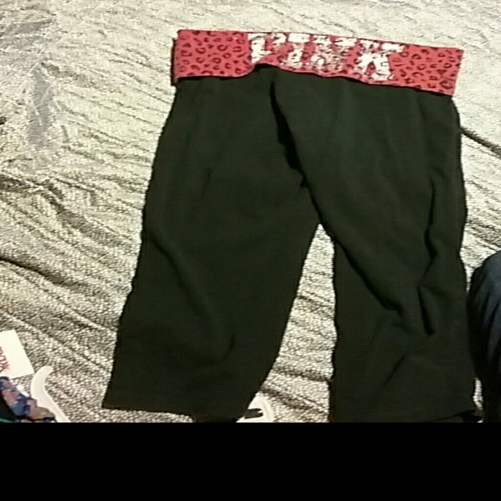 Victoria's Secret Pink brand crop leggings