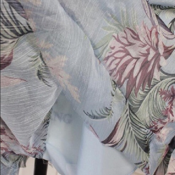 Lotus Sleeve Romper - Picture 4 of 7